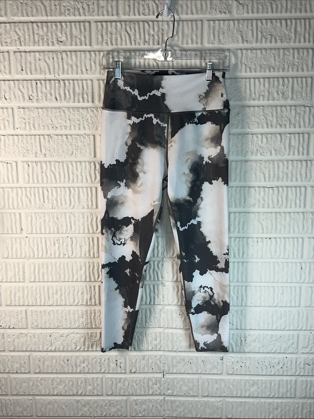 Sage Tie-Dye Print Leggings in Black & White